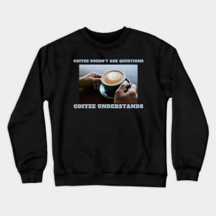 Kaffee versteht - Espresso understands - keine Fragen Crewneck Sweatshirt